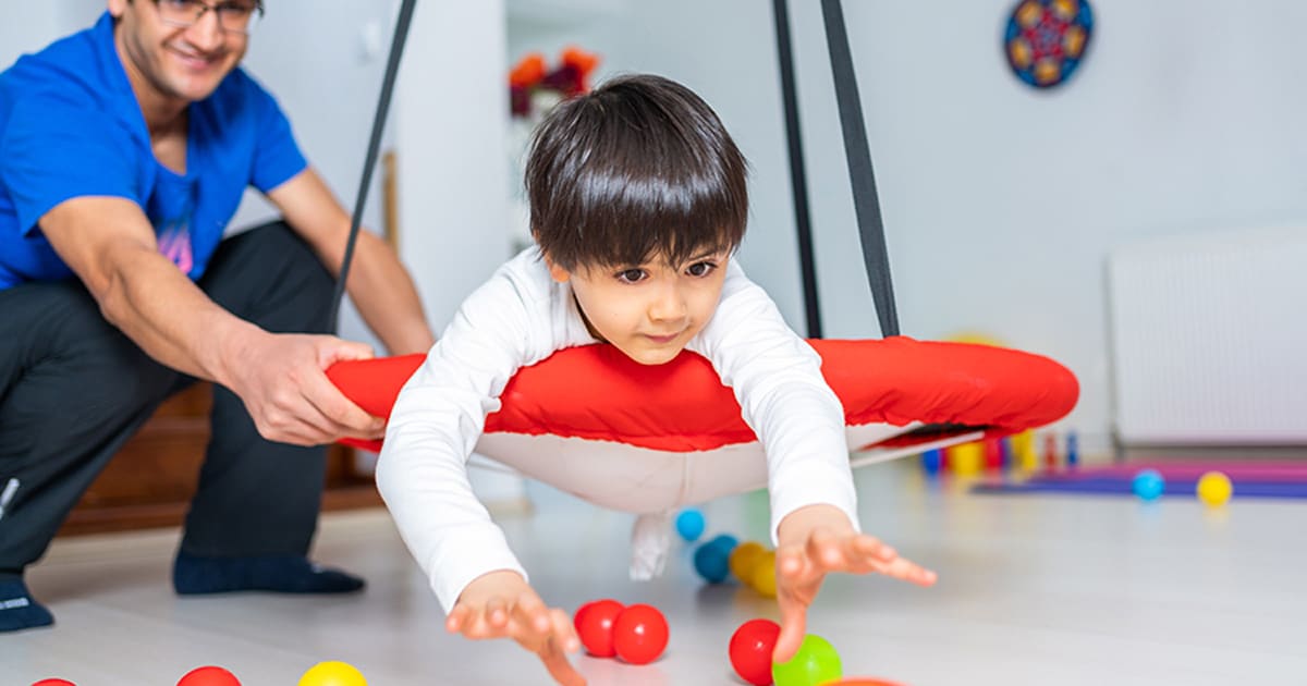 مشکلات اسکلتی–حرکتی در کودکان و نقش کاردرمانی | کلینیک نیل