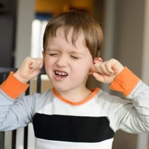 اختلالات حسی کودکان | علائم، تأثیر رفتاری و درمان با کاردرمانی